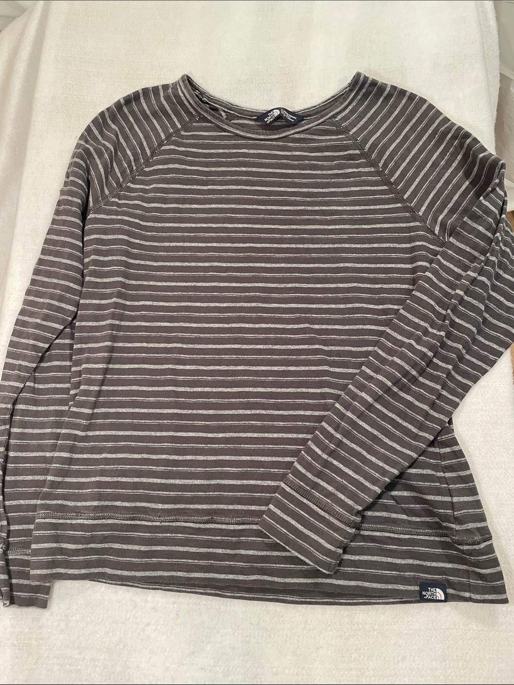 The North Face 100% Cotton Gray & White Striped Raglan Long Sleeve